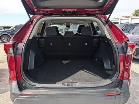 Used 2021 Toyota RAV4 LE image 10