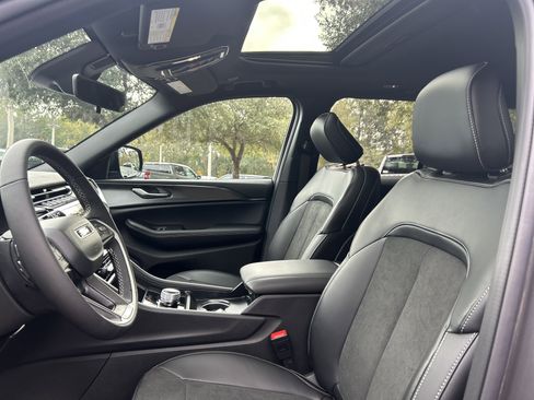 New 2025 Jeep Grand Cherokee Altitude image 14