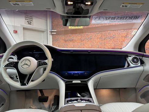 Used 2023 Mercedes-Benz EQS 580 4MATIC SUV image 12