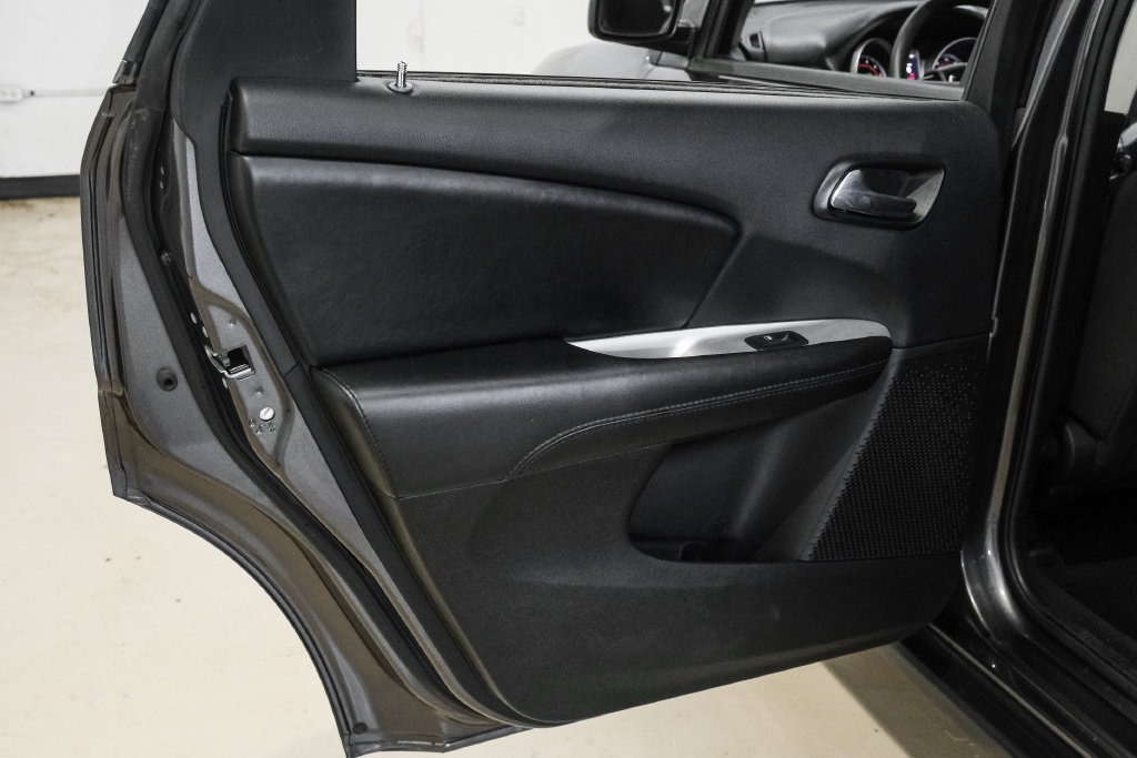 Used 2019 Dodge Journey SE FWD image 43