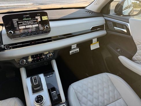 New 2025 Mitsubishi Outlander SEL image 23