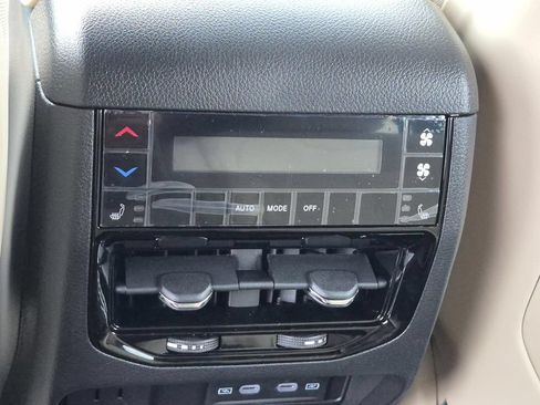 New 2026 Jeep Grand Cherokee L Limited w/ Luxury Tech Group II RWD image 15