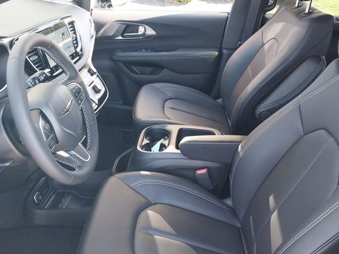 New 2026 Chrysler Voyager LX image 22