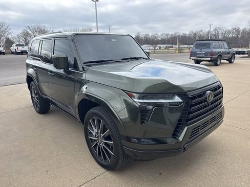 Used 2025 Lexus GX 550 image 2