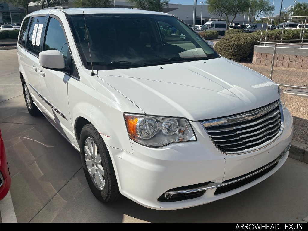 Used 2016 Chrysler Town & Country Touring FWD image 3