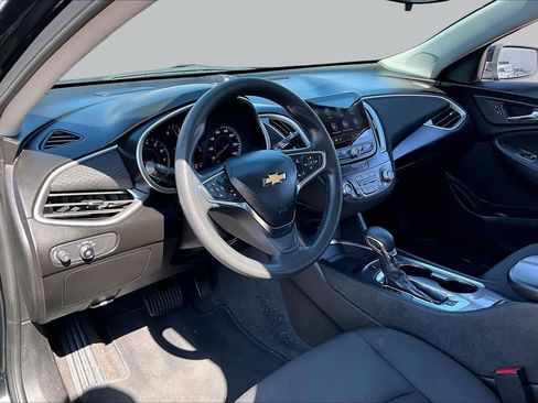 Used 2025 Chevrolet Malibu LT FWD image 17