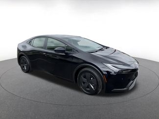 Used 2025 Toyota Prius LE video 2