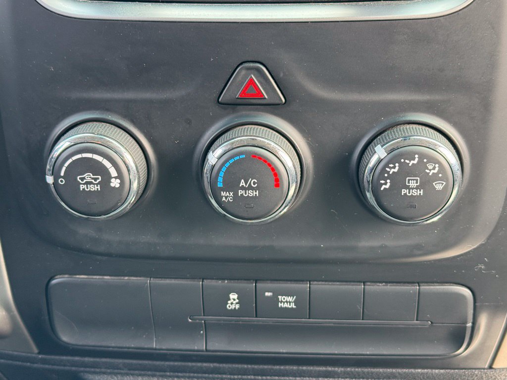 Used 2017 RAM 1500 Classic SLT AWD/4WD image 13