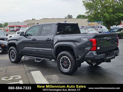 Used 2024 Toyota Tacoma TRD Off-Road image 3