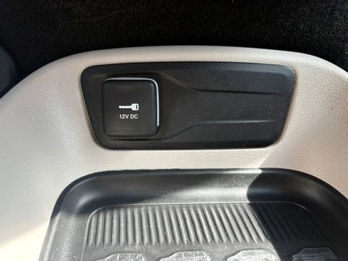 Used 2018 Chrysler Pacifica LX image 34
