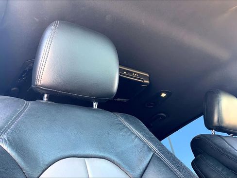 Used 2020 Chrysler Pacifica Touring w/ S Appearance Package FWD image 13