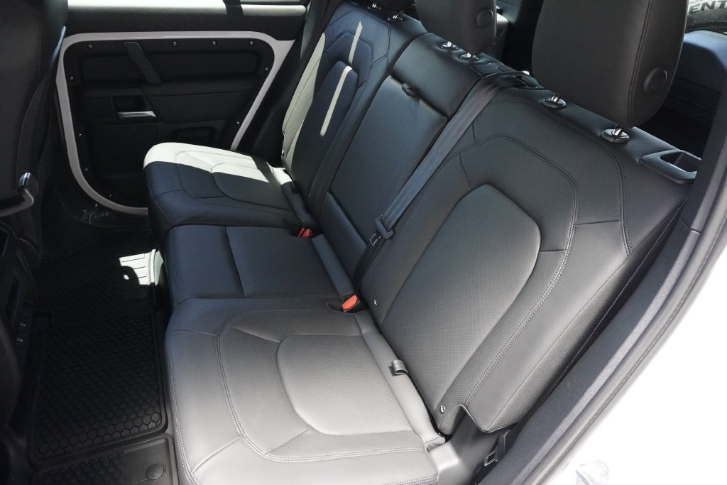 New 2026 Land Rover Defender 110 X-Dynamic SE AWD/4WD image 30