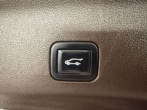 Used 2022 GMC Yukon Denali image 9