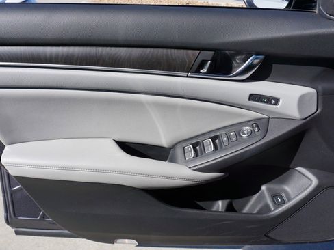Used 2019 Honda Accord Touring image 22