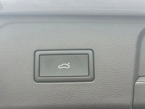 Certified 2025 Volkswagen Atlas Peak Edition SE AWD/4WD image 37