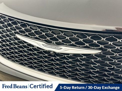 Used 2025 Chrysler Pacifica Select image 27