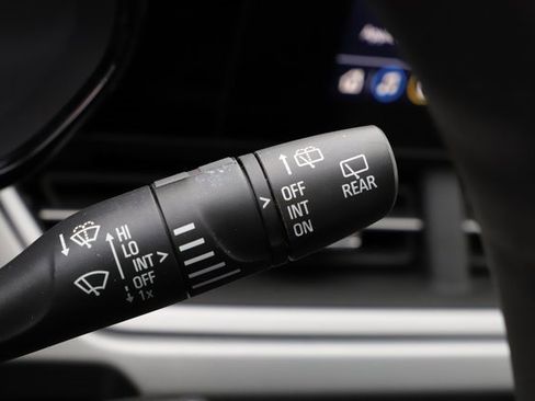 Used 2025 Chevrolet Trax LS image 31