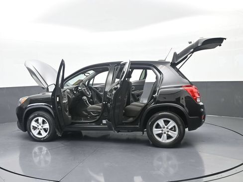 Used 2022 Chevrolet Trax LS w/ Tint and Cruise Package AWD/4WD image 57