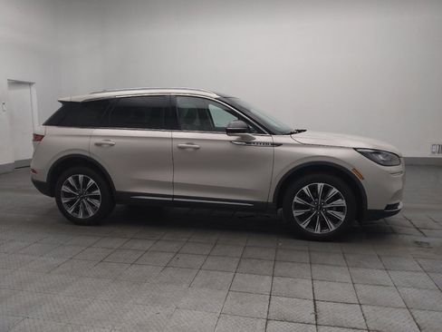 Used 2022 Lincoln Corsair Reserve w/ Elements Package FWD image 11