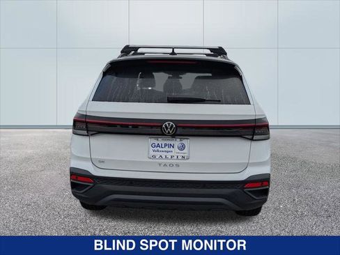 New 2025 Volkswagen Taos SE FWD image 4
