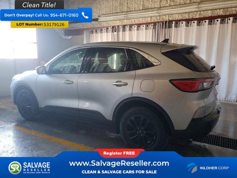 Used 2020 Ford Escape SE FWD image 3