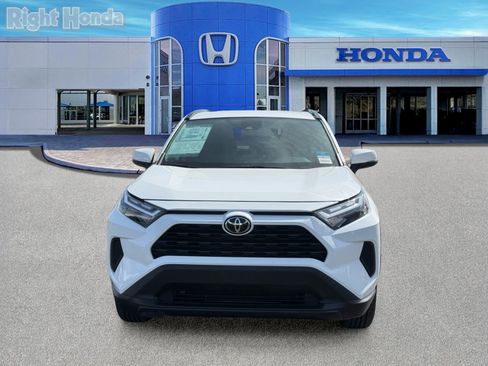 Used 2025 Toyota RAV4 XLE AWD/4WD image 5