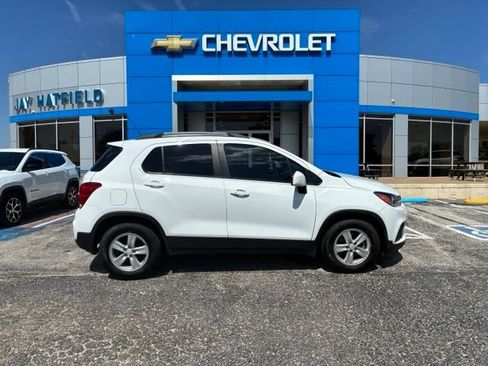 Used 2021 Chevrolet Trax LT w/ LT Convenience Package FWD image 1