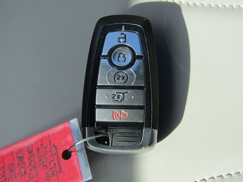 Used 2025 Ford Escape Platinum w/ Premium Technology Package AWD/4WD image 32
