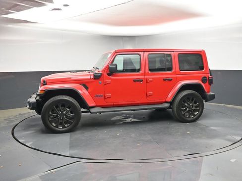 Used 2025 Jeep Wrangler Unlimited Sahara image 2