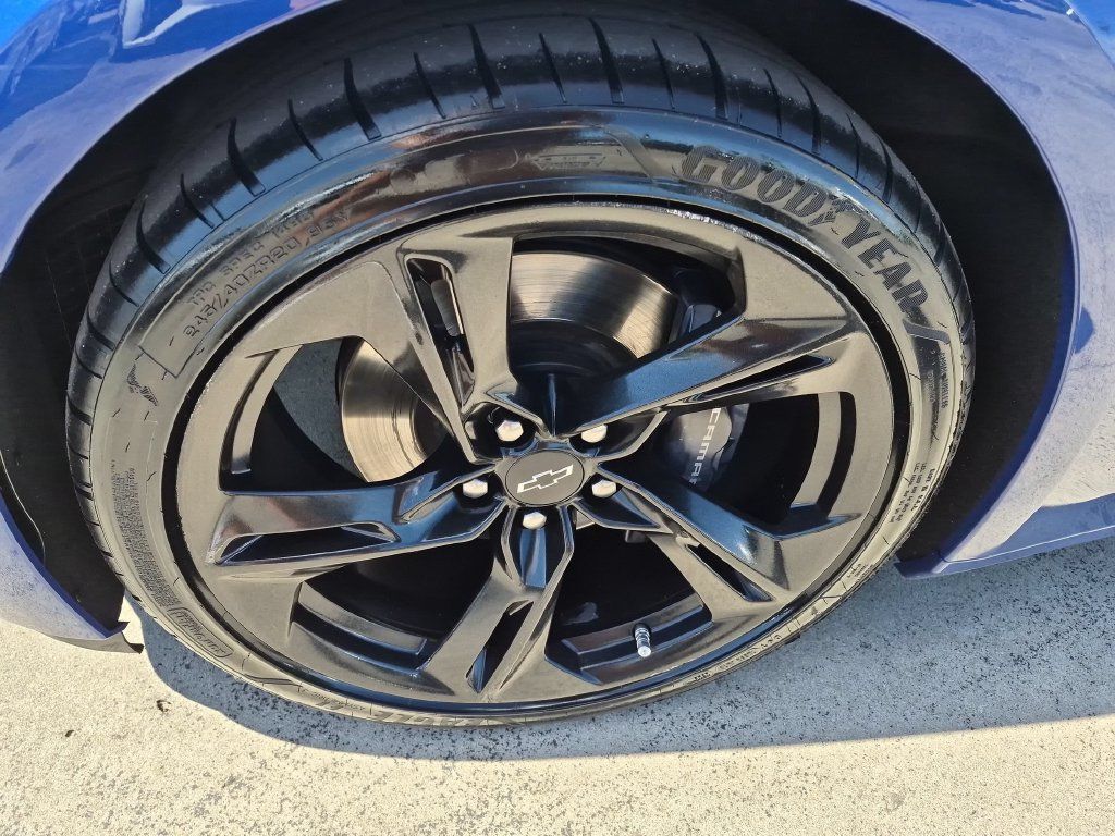 Used 2021 Chevrolet Camaro SS RWD image 8