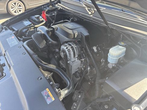 Used 2012 Cadillac Escalade Premium image 32