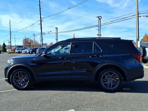 Used 2025 Ford Explorer ST-Line w/ ST-Line Street Pack image 4