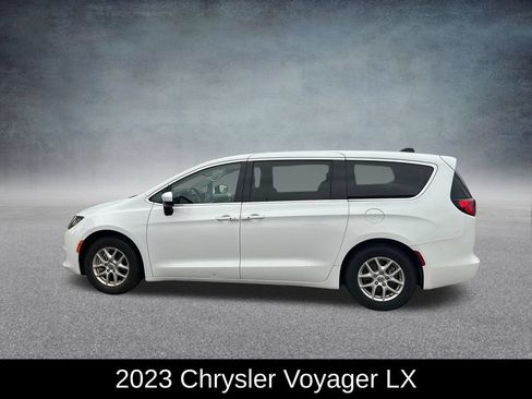 Used 2023 Chrysler Voyager LX FWD image 2