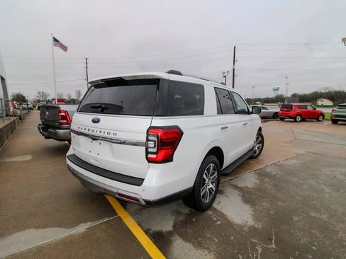 Used 2024 Ford Expedition Limited image 3