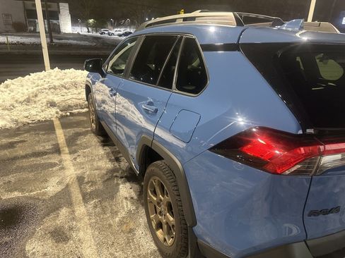 Used 2023 Toyota RAV4 AWD Hybrid image 4