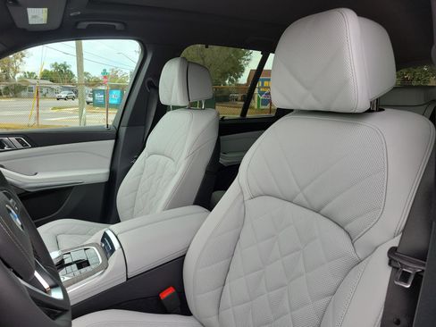 New 2026 BMW X5 xDrive40i w/ Executive Package image 18