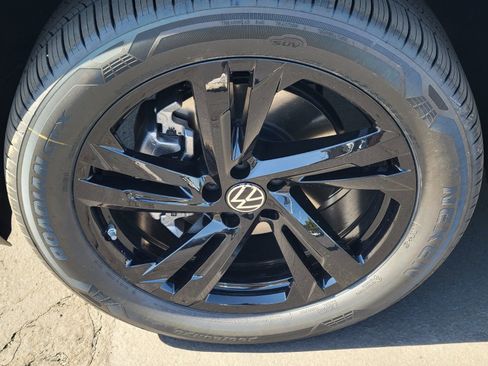 New 2026 Volkswagen Atlas Cross Sport SEL R-Line AWD/4WD image 5