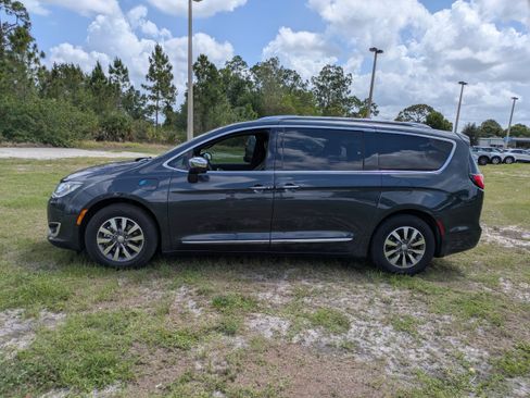 Used 2020 Chrysler Pacifica Limited w/ Advanced Safetytec Group FWD image 7