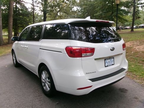 Used 2018 Kia Sedona L image 8