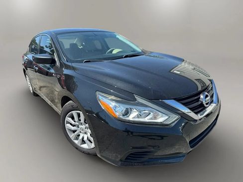 Used 2017 Nissan Altima 2.5 S w/ Power Driver Seat Package FWD image 2