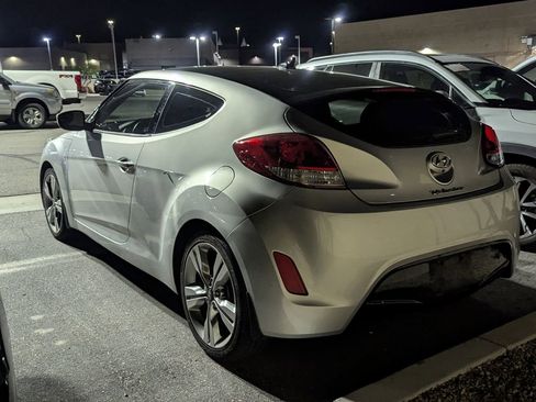 Used 2017 Hyundai Veloster Value Edition FWD image 6