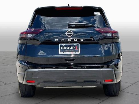 Certified 2025 Nissan Rogue SV FWD image 5