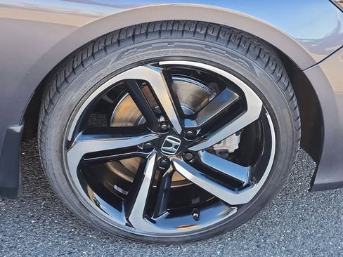 Used 2018 Honda Accord Sport image 8