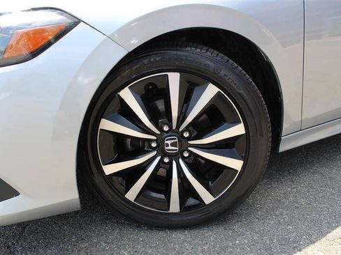 Used 2022 Honda Civic EX image 9