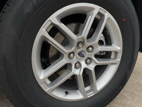 New 2026 Ford Explorer Active RWD image 10