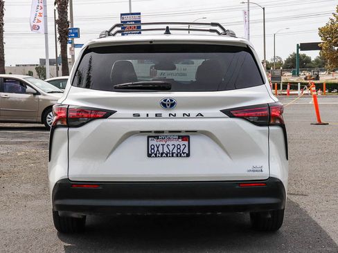 Used 2021 Toyota Sienna XLE w/ XLE Plus Package FWD image 8