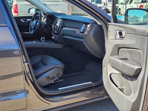 Used 2023 Volvo XC60 B5 Plus w/ Climate Package AWD/4WD image 13