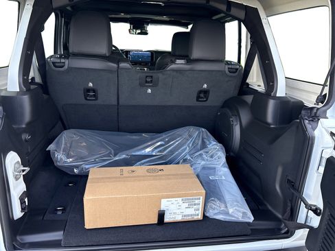 New 2025 Jeep Wrangler Unlimited Rubicon w/ Technology Group image 11