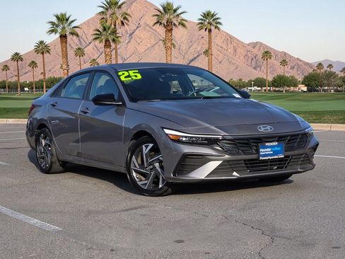 Certified 2025 Hyundai Elantra Sport FWD image 2