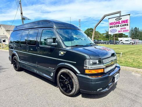 Used 2018 Chevrolet Express 2500 w/ Enhanced Convenience Package RWD image 3